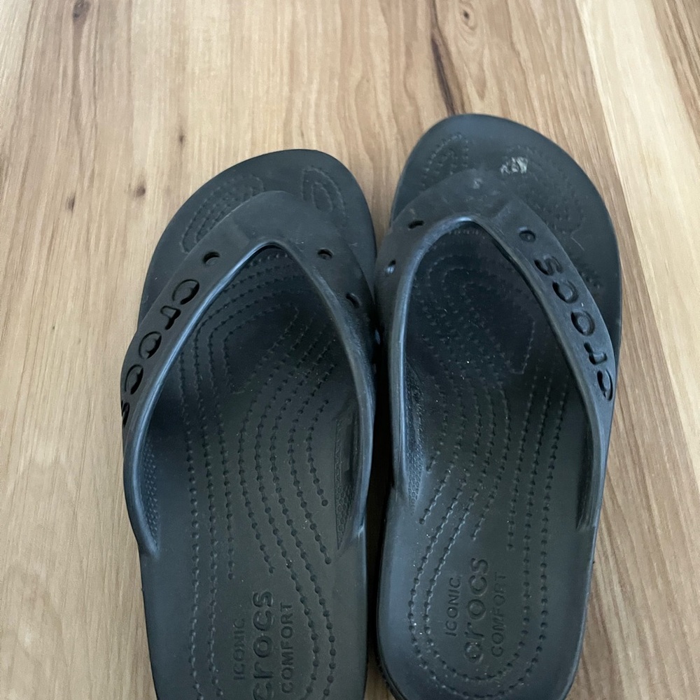 Crocs Baya II Flip Flops Featuring Jibbitz Holes On Straps Size 7 - Picture 2 of 4